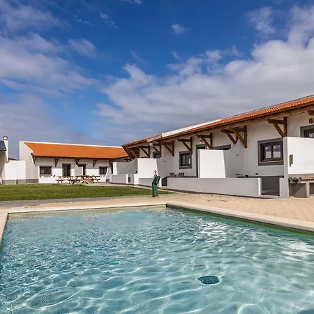 Penichepraia - Bungalows, Campers & 4* Peniche