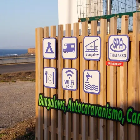 Kompleks wypoczynkowy Penichepraia - Bungalows, Campers & 4*
